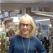 I give classes in general English and ESP (English for Specific Purposes). At the moment only on line training/teaching